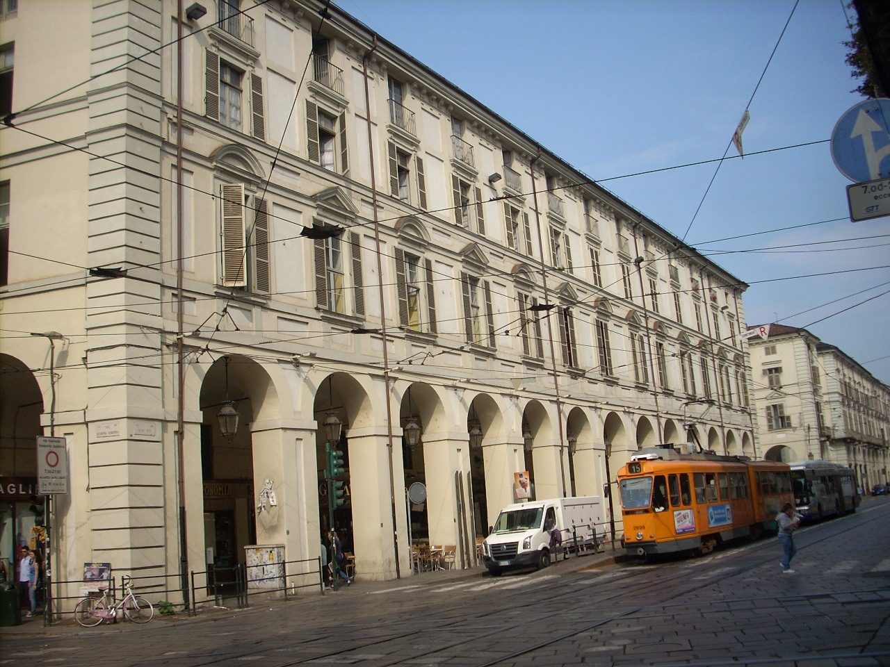 Accademia%20di%20Medicina%2C%20Turin%2C%20Italy%20-%2001.JPG